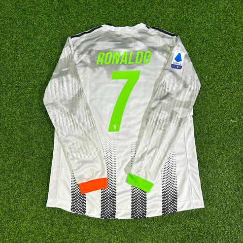 Cristiano Ronaldo #7 Juventus 2019-2020 Long Sleeve Retro Football Jersey
